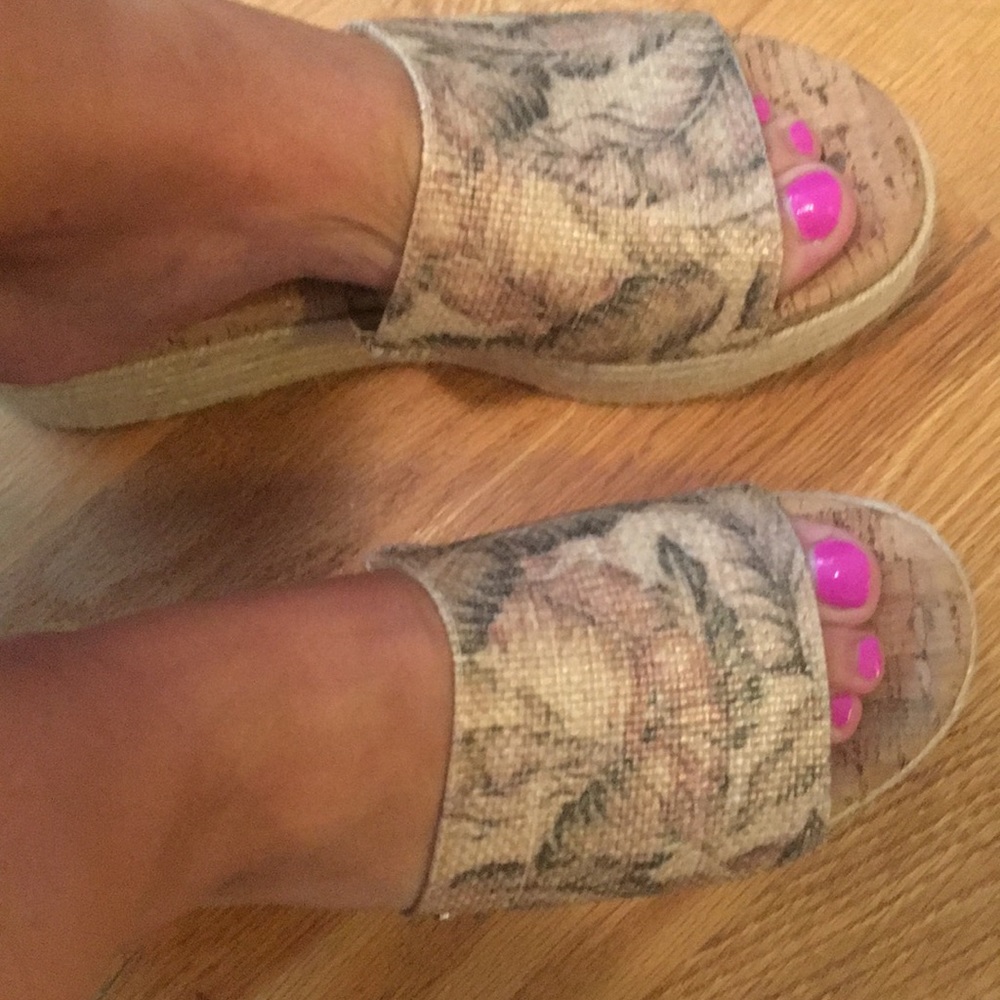 NWOT. Sam Edelman slip on’s. - Picture 2 of 6